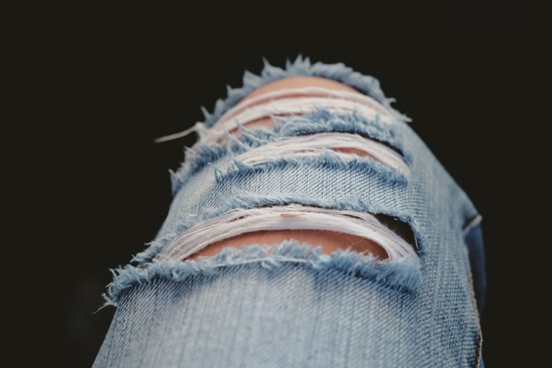 I jeans strappati moda