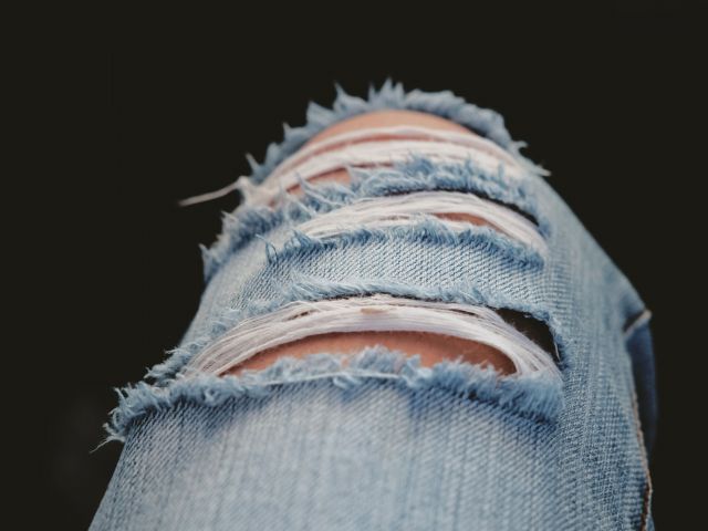 I jeans strappati moda