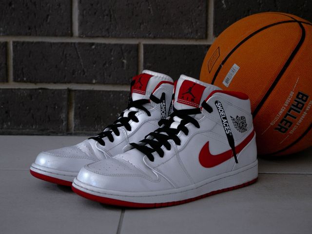 Jordan 1 Mid